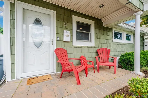 $3,500 | 5 Stonecutter Road, Levittown, NY 11756