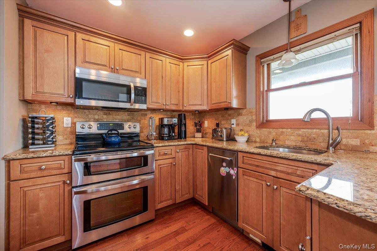 5 Stonecutter Road Levittown, NY 11756 - Photo 4 of 16