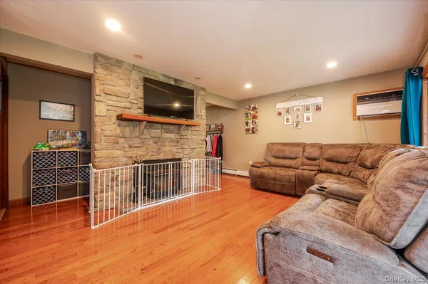 $3,500 | 5 Stonecutter Road, Levittown, NY 11756