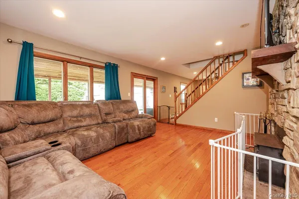 $3,500 | 5 Stonecutter Road, Levittown, NY 11756