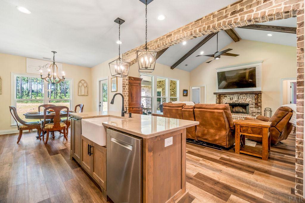 6381 Southridge Road Milton, FL 32570 - Photo 9 of 45 Gallery Image 9