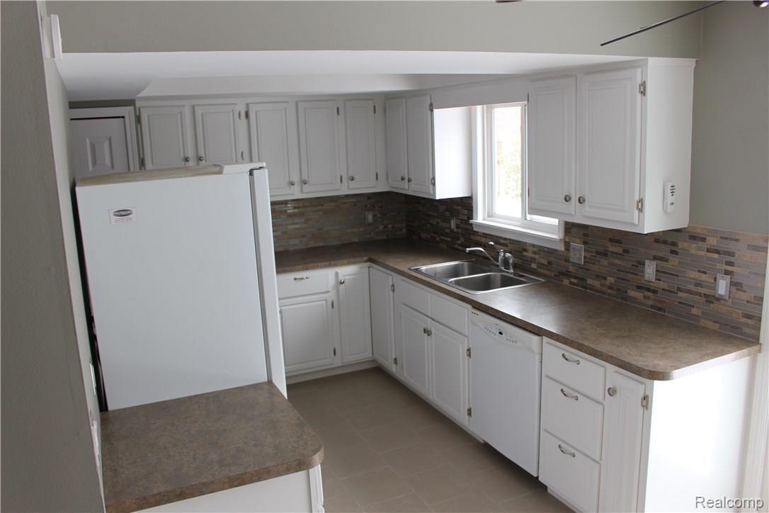 4975 Laur Road North Branch, MI 48461 - Photo 4 of 26 IMG_2673.JPG
