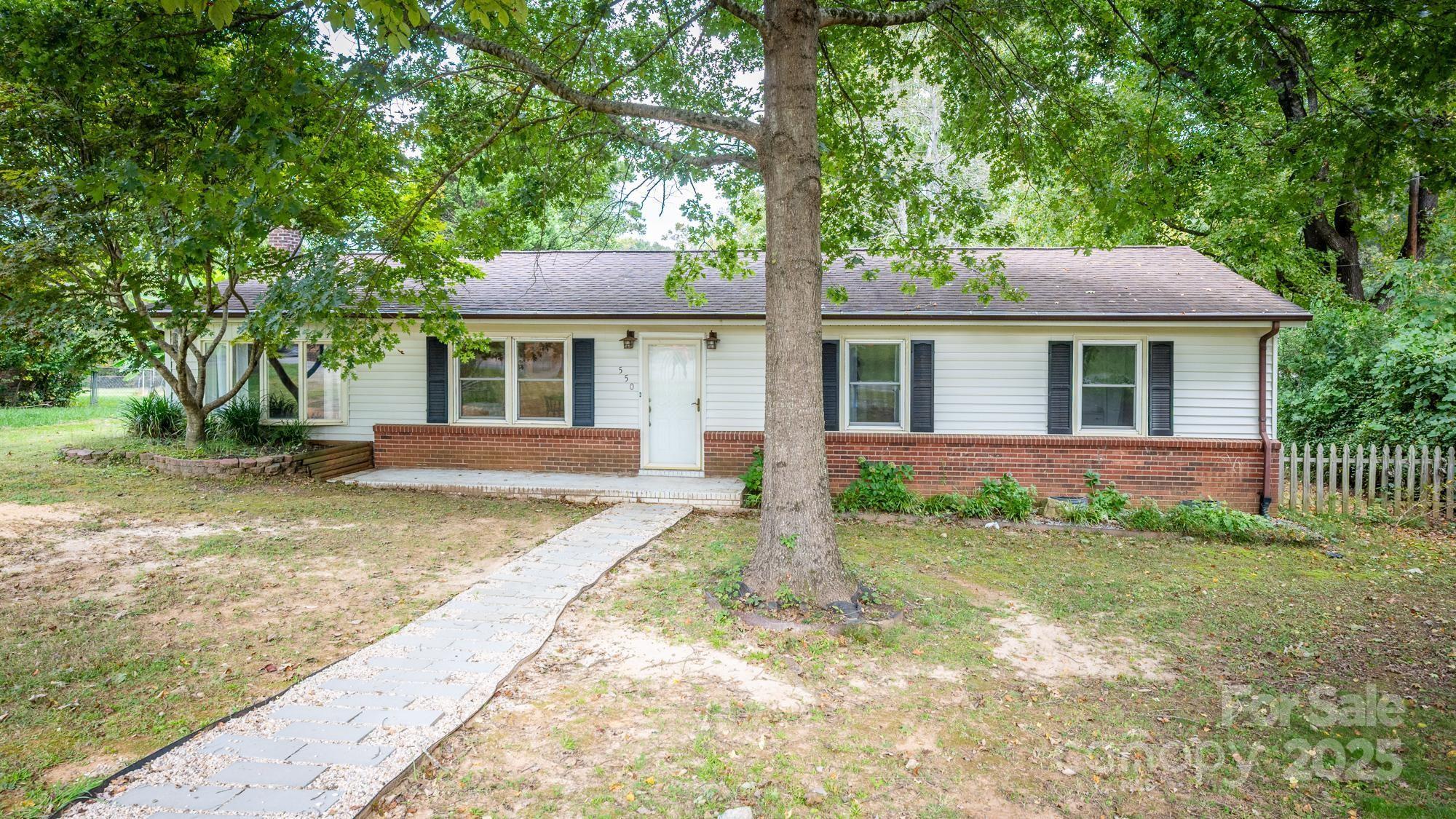 a view of a house with a yard