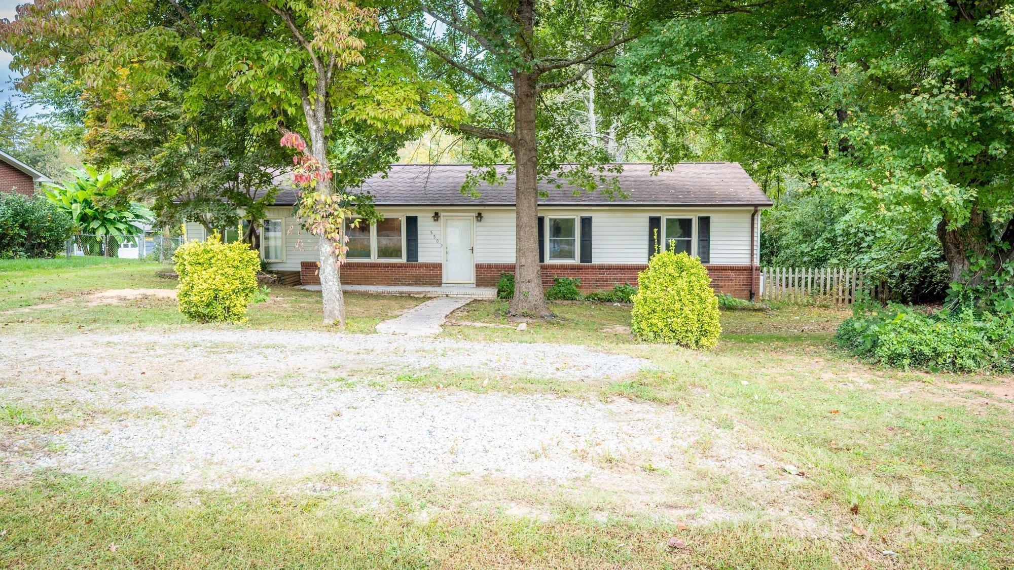 550 Brumley Road Mooresville, NC 28115 - Photo 3 of 35 a front view of a house with garden