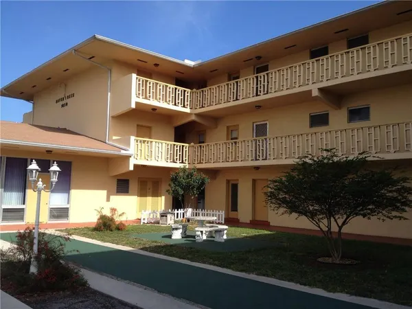 $1,395 | 1050 East Sample Road, Unit 104, Pompano Beach, FL 33064
