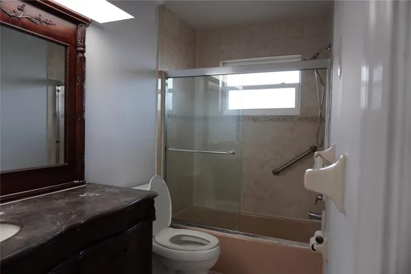 $1,395 | 1050 East Sample Road, Unit 104, Pompano Beach, FL 33064