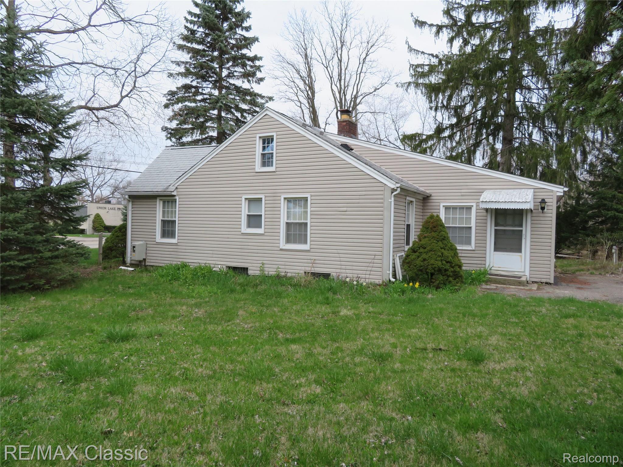 2005 Union Lake Road Commerce Township, MI 48382 - Photo 24 of 28 IMG_1057.JPG