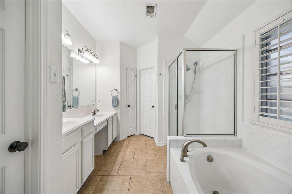 5 Cimarron Court Trophy Club, TX 76262 - Photo 12 of 30 a bathroom with a tub sink and mirror