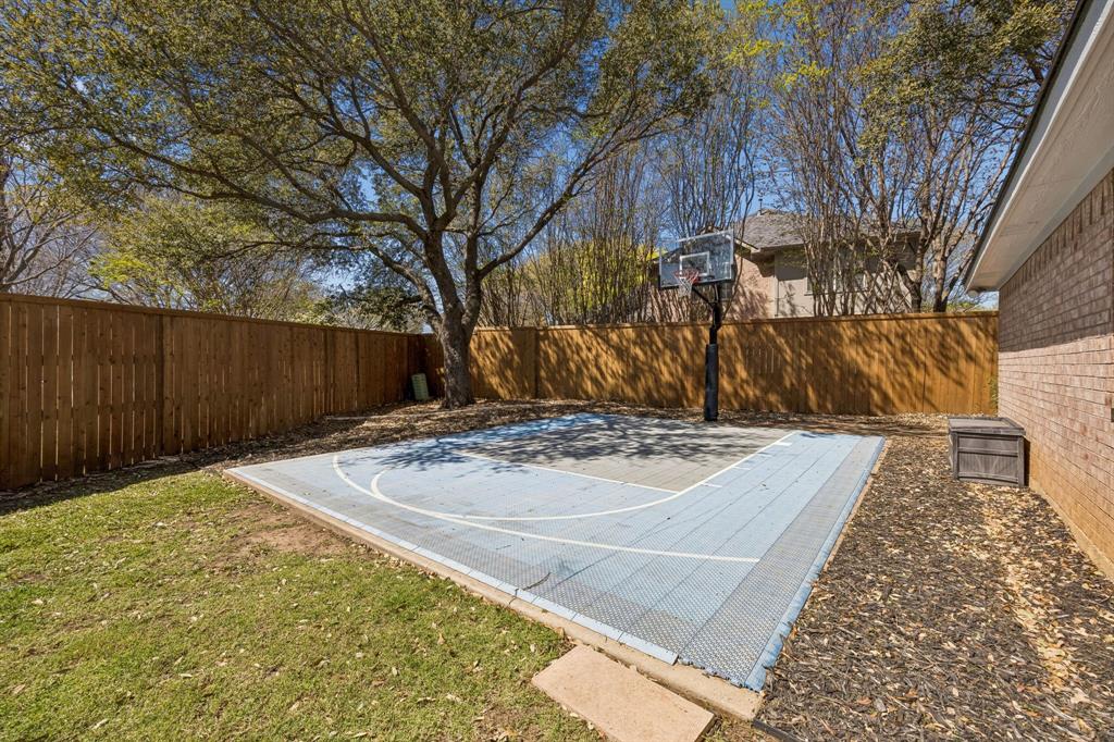 5 Cimarron Court Trophy Club, TX 76262 - Photo 3 of 30 a view of a backyard