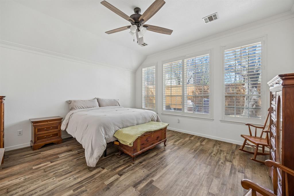 5 Cimarron Court Trophy Club, TX 76262 - Photo 10 of 30 a spacious bedroom with a bed and a table