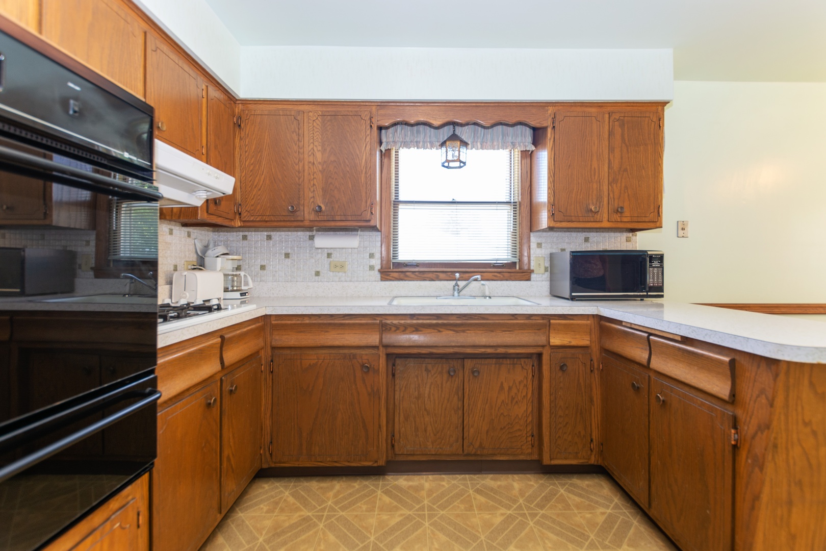10621 Princess Avenue Chicago Ridge, IL 60415 - Photo 4 of 13 a kitchen with a sink stove and microwave