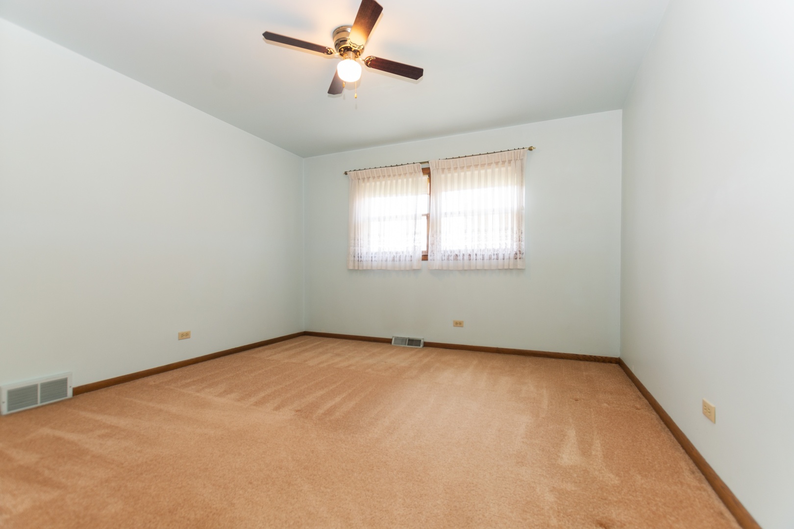 10621 Princess Avenue Chicago Ridge, IL 60415 - Photo 7 of 13 an empty room with a window and a fan
