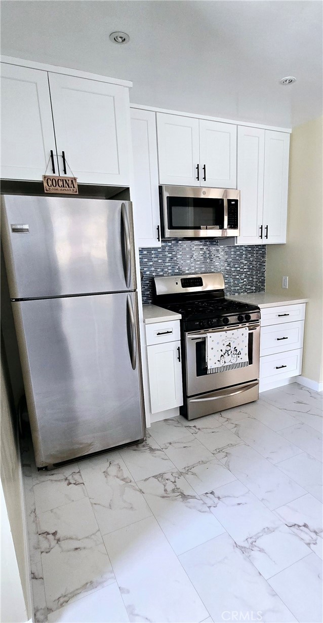 6455 Amigo Avenue Reseda, CA 91335 - Photo 12 of 18