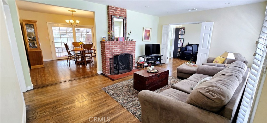 6455 Amigo Avenue Reseda, CA 91335 - Photo 2 of 18 Living Room