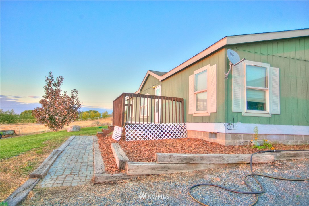 8927 Rd K Northeast Moses Lake, WA 98837 - Photo 3 of 25 Gallery Image 3