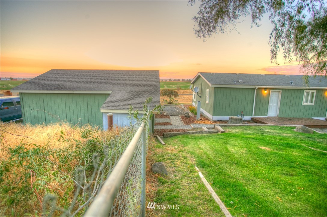 8927 Rd K Northeast Moses Lake, WA 98837 - Photo 5 of 25 Gallery Image 5
