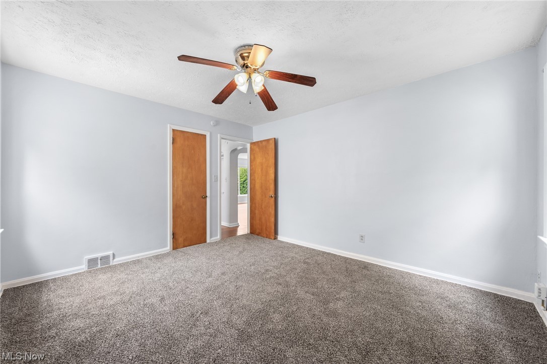 3694 Grosvenor Road Cleveland, OH 44118 - Photo 13 of 29