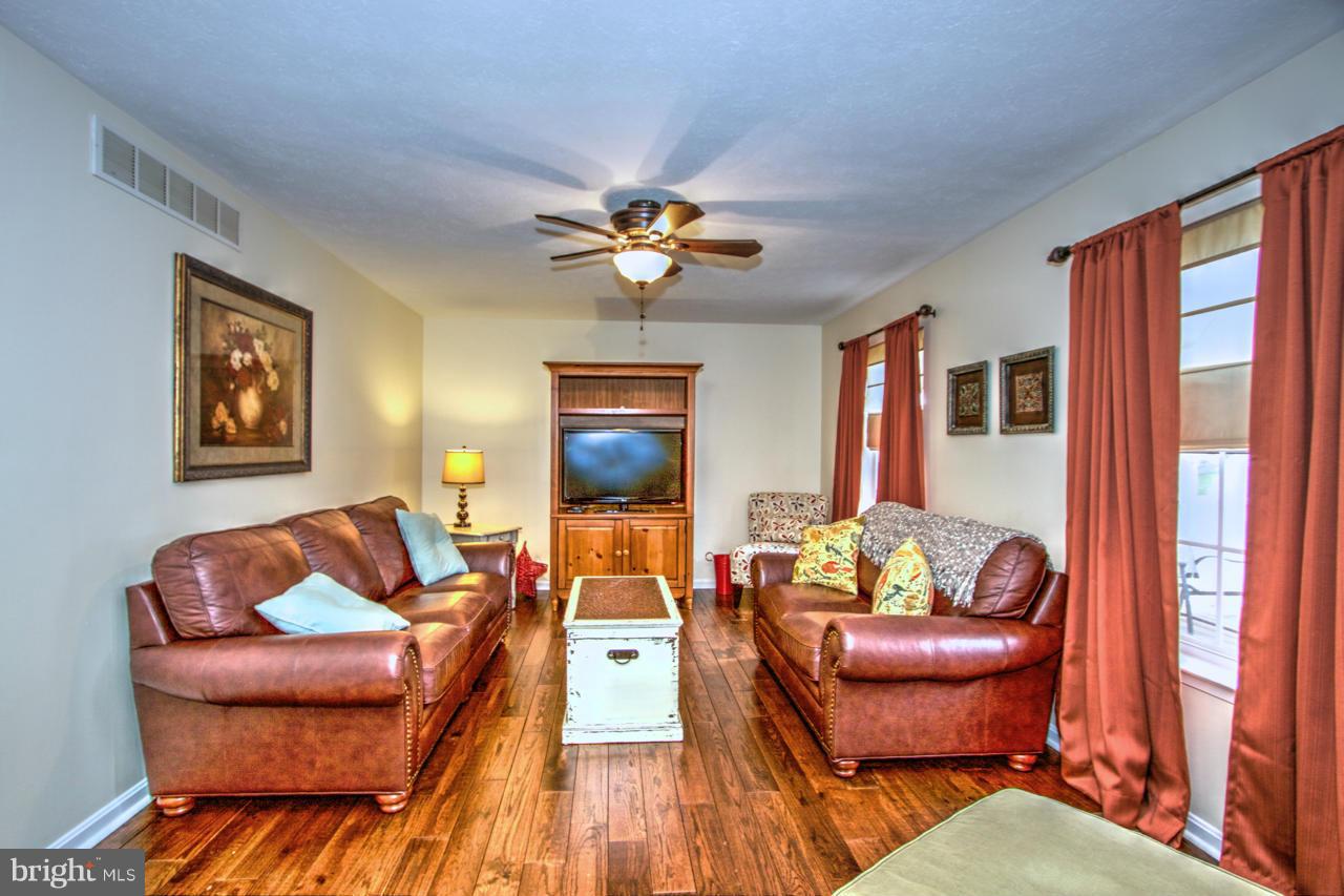 4609 Sandwood Road Baltimore, MD 21219 - Photo 2 of 23 Living Room
