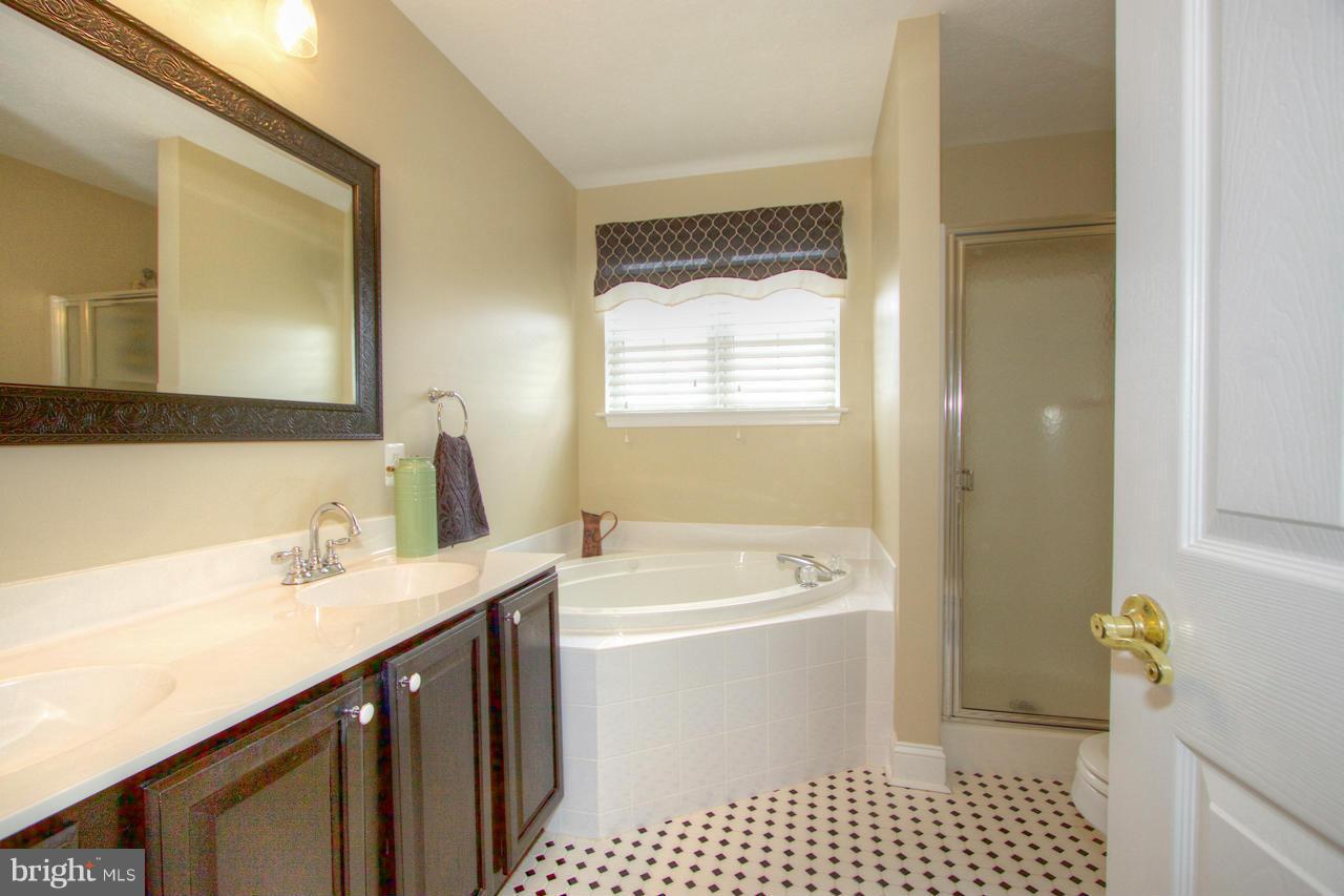 4609 Sandwood Road Baltimore, MD 21219 - Photo 12 of 23 Bath (Master)