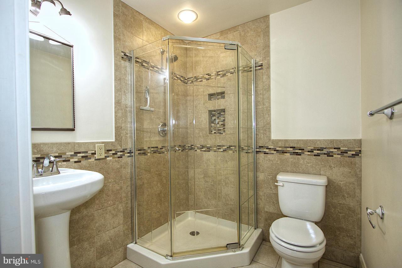 4609 Sandwood Road Baltimore, MD 21219 - Photo 19 of 23 Bath