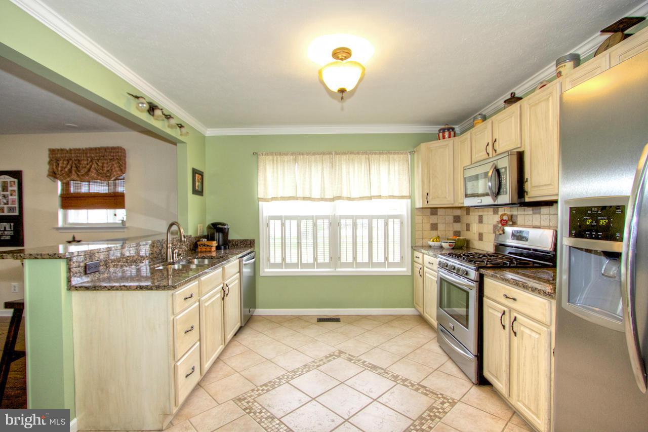 4609 Sandwood Road Baltimore, MD 21219 - Photo 3 of 23 Kitchen