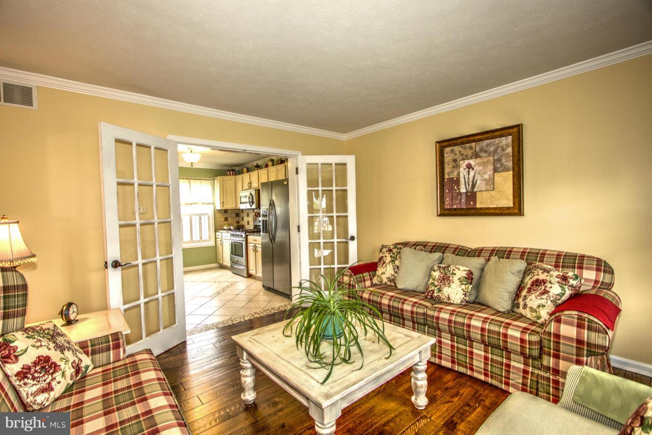 4609 Sandwood Road Baltimore, MD 21219 - Photo 6 of 23 Living Room