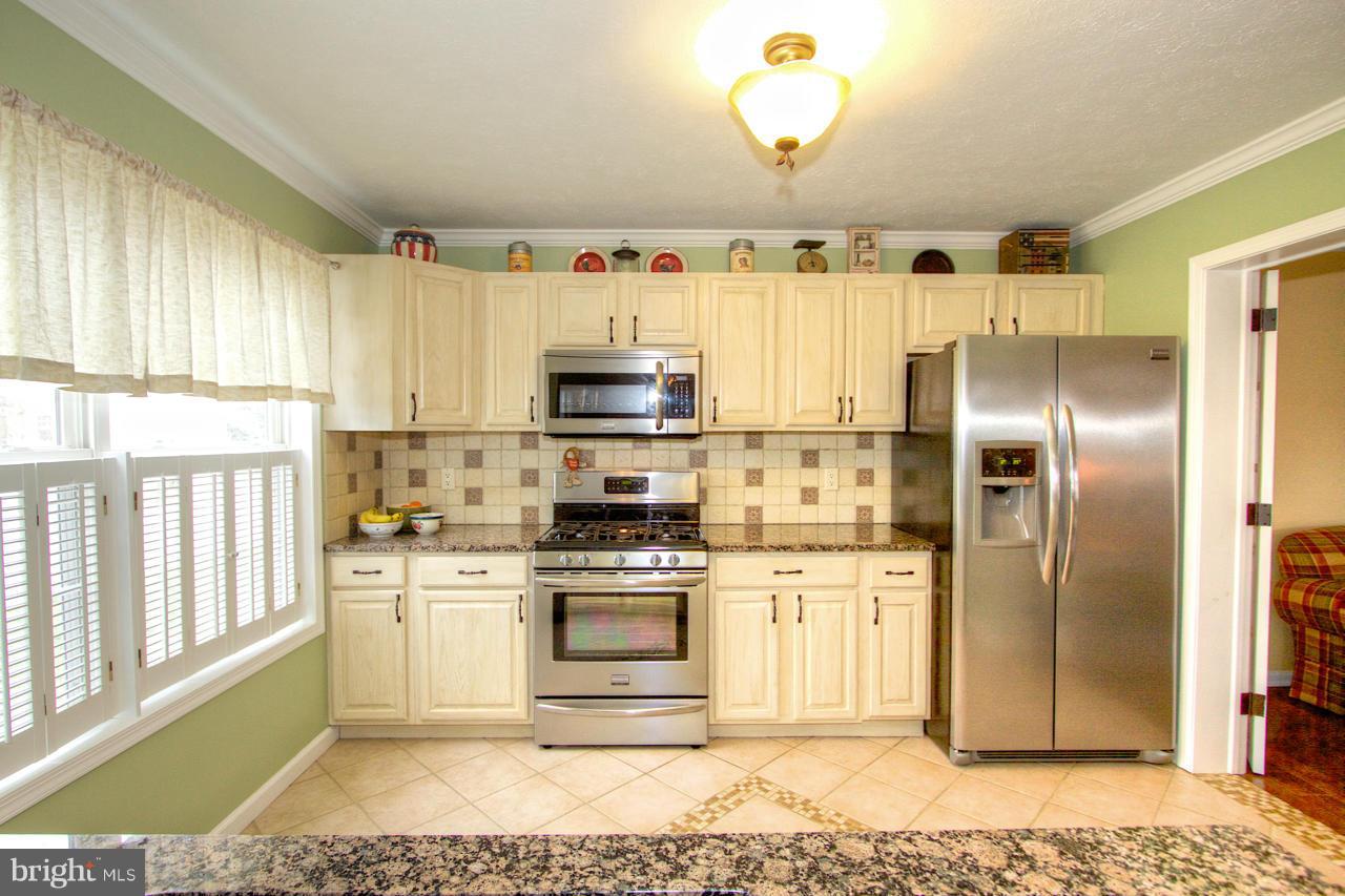 4609 Sandwood Road Baltimore, MD 21219 - Photo 9 of 23 Kitchen
