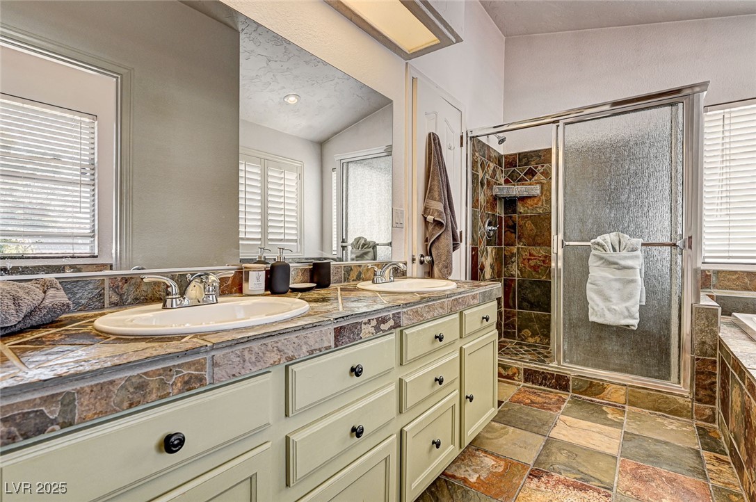 33 Reyburn Drive Henderson, NV 89074 - Photo 22 of 41 primary bathroom