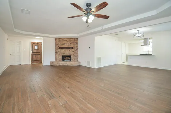 $1,975 | 3722 Brier Gardens Drive, Houston, TX 77082