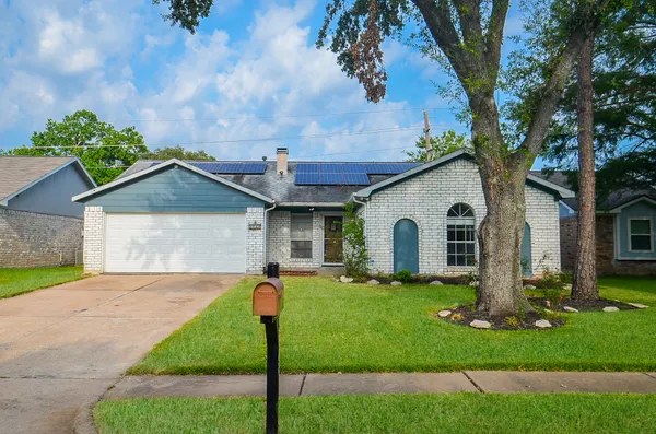 $1,975 | 3722 Brier Gardens Drive, Houston, TX 77082