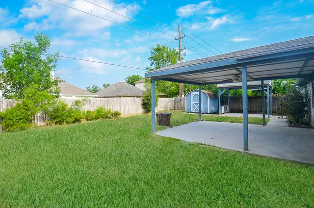 a view of a house with a backyard