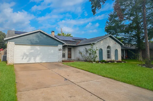 $1,975 | 3722 Brier Gardens Drive, Houston, TX 77082
