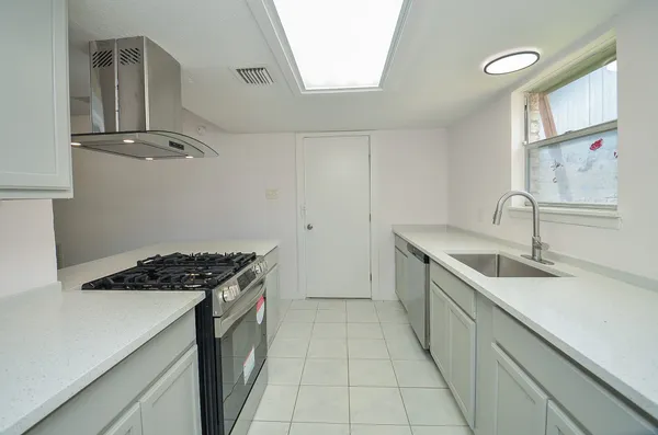 $1,975 | 3722 Brier Gardens Drive, Houston, TX 77082