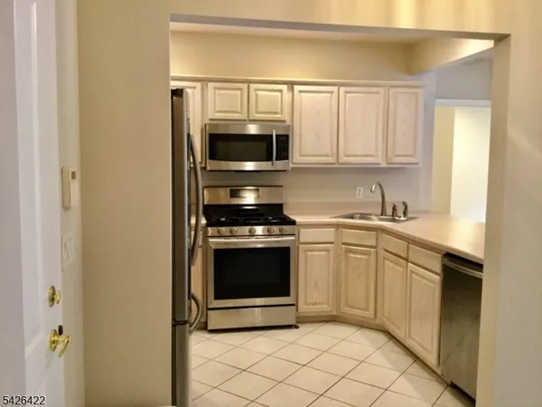 $3,000 | 2112 Clinton Lane, Unit 2112, Rockaway, NJ 07866