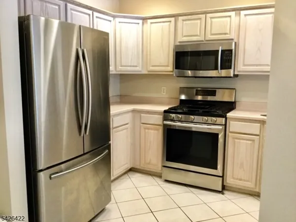 $3,000 | 2112 Clinton Lane, Unit 2112, Rockaway, NJ 07866