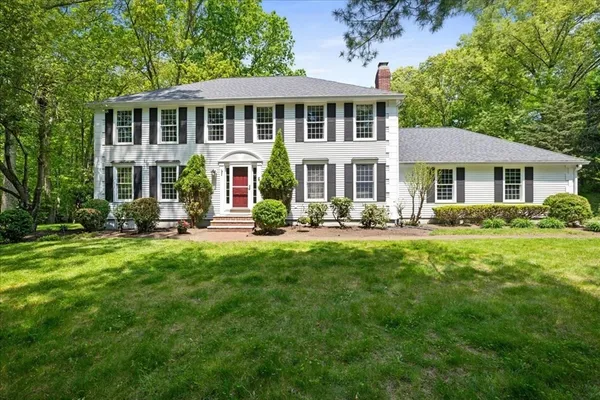 $955,000 | 6 Teresa Circle, Franklin, MA 02038