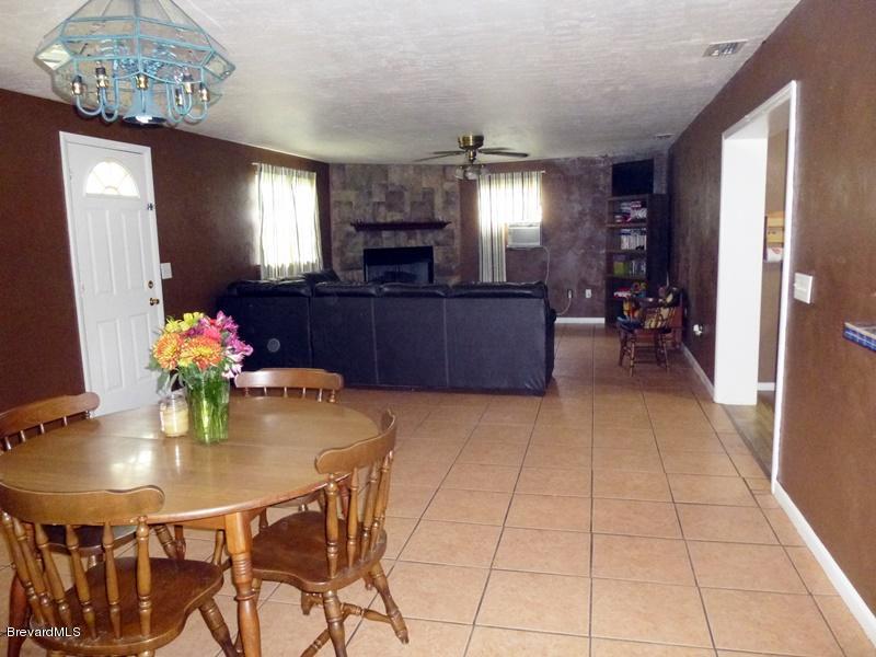 283 Lee Road Melbourne, FL 32904 - Photo 11 of 28 family room 3