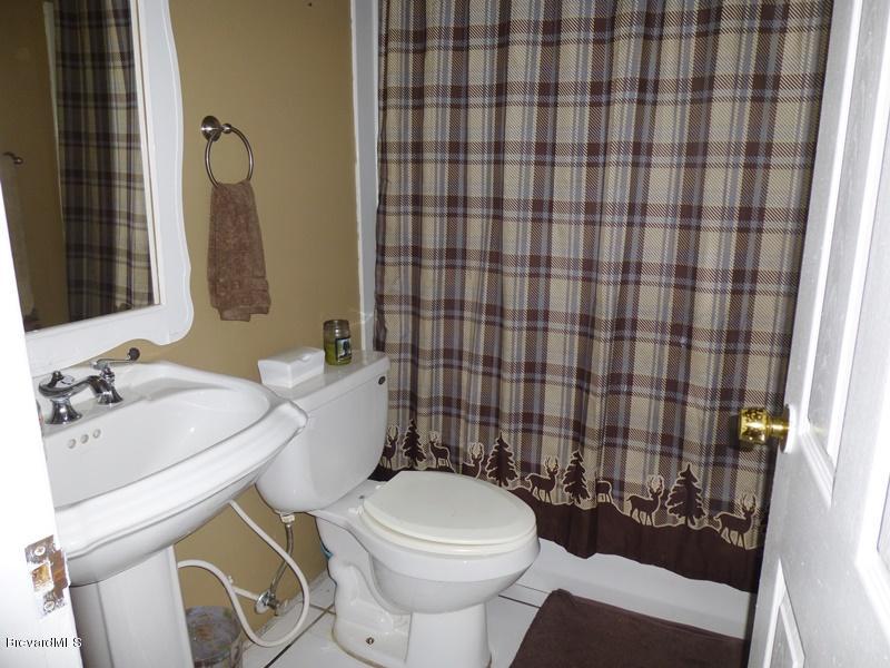 283 Lee Road Melbourne, FL 32904 - Photo 17 of 28 hall bath