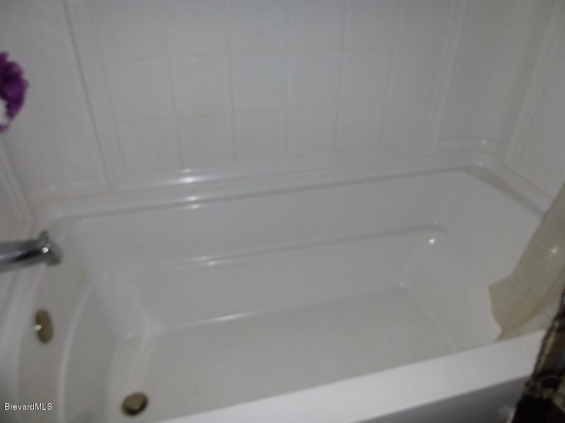 283 Lee Road Melbourne, FL 32904 - Photo 19 of 28 tub hall bath