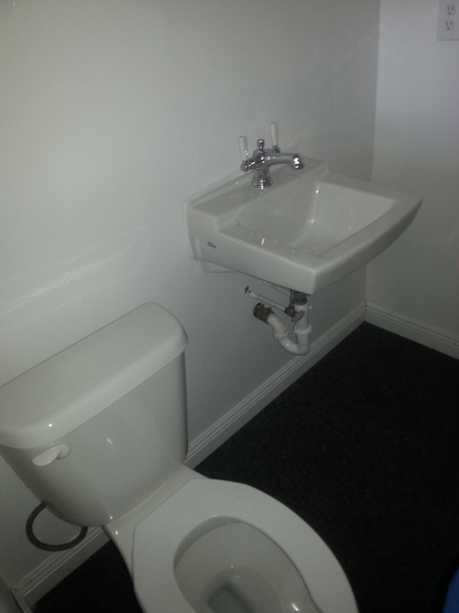 283 Lee Road Melbourne, FL 32904 - Photo 20 of 28 half bath