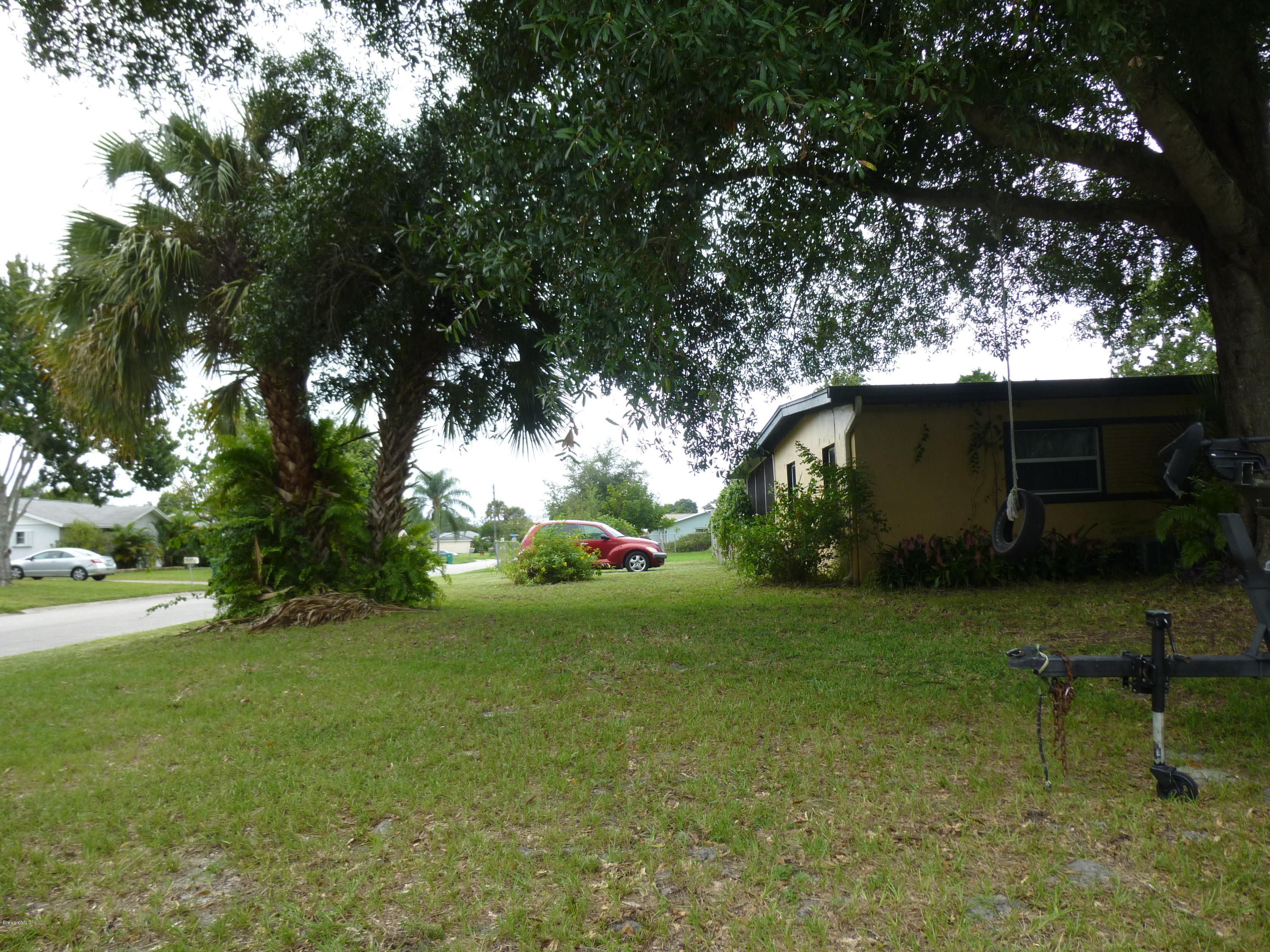283 Lee Road Melbourne, FL 32904 - Photo 27 of 28 side yard