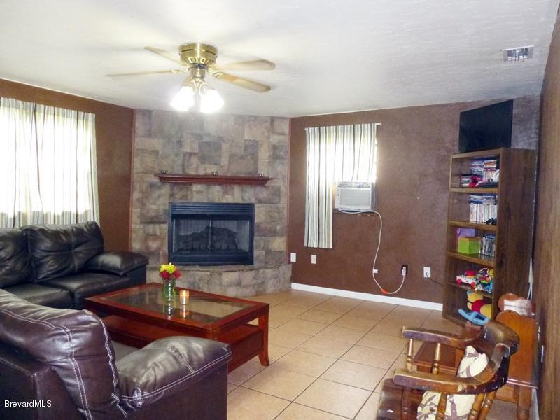283 Lee Road Melbourne, FL 32904 - Photo 9 of 28 family room