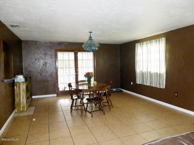 283 Lee Road Melbourne, FL 32904 - Photo 10 of 28 family room 2