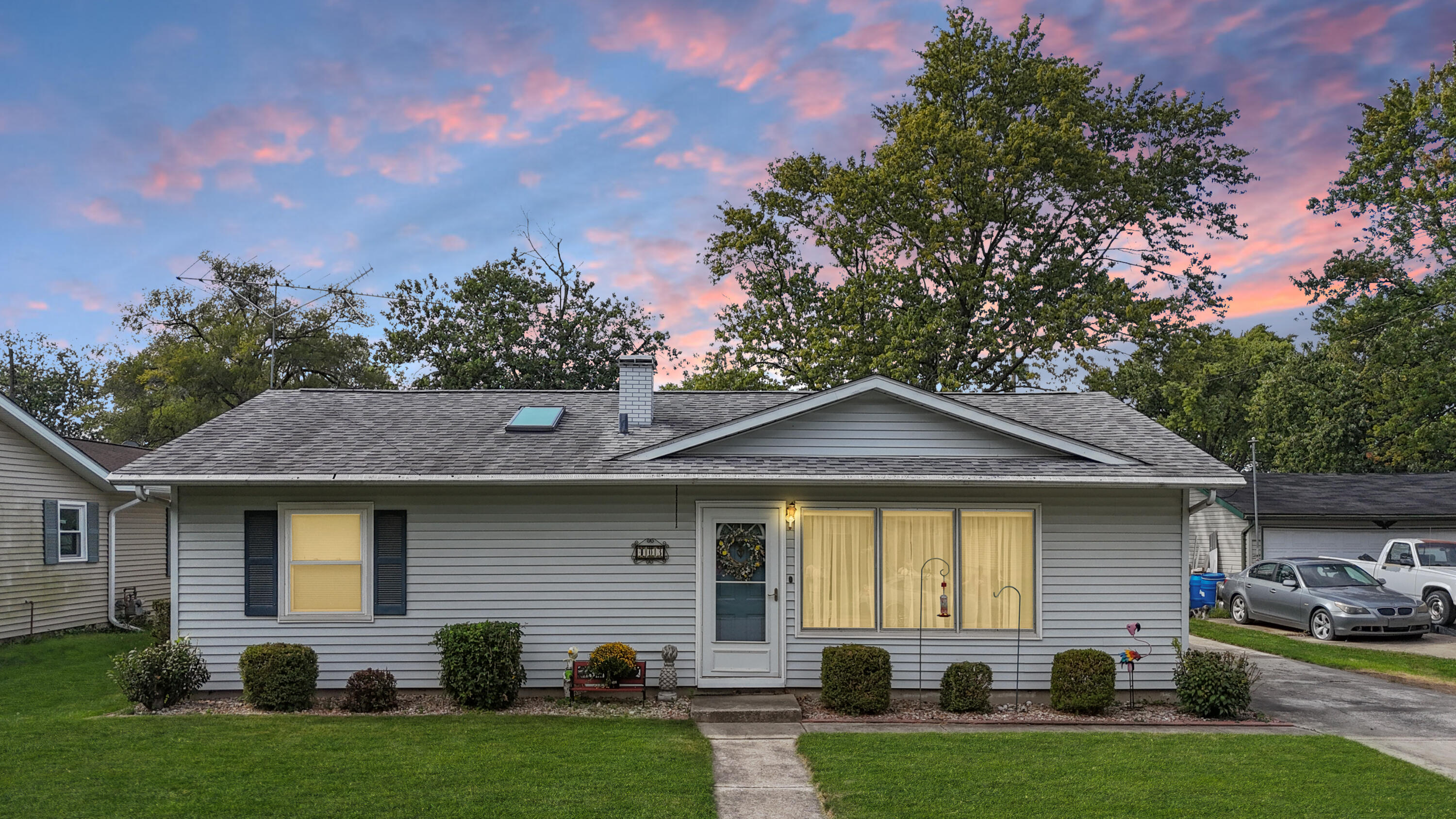 403 Prairie Street Crown Point, IN 46307 - Photo 2 of 13 3000x1687