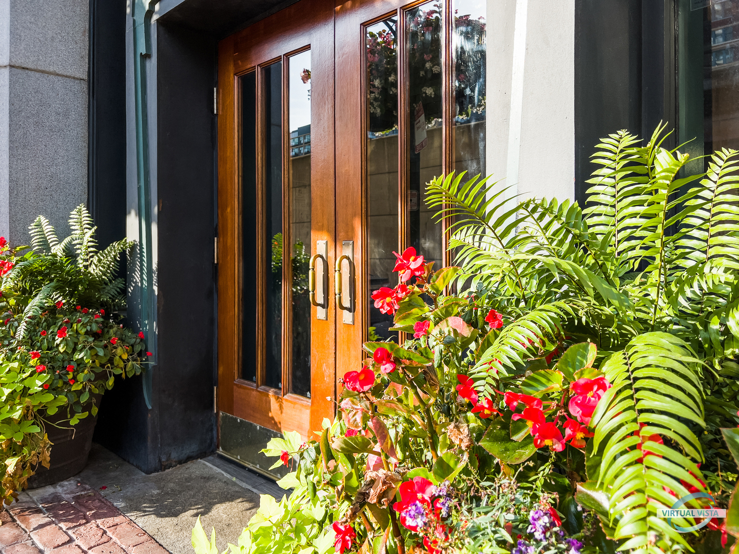 732 South Financial Place, Unit 104 Chicago, IL 60605 - Photo 28 of 30 a flower plants in front of a door