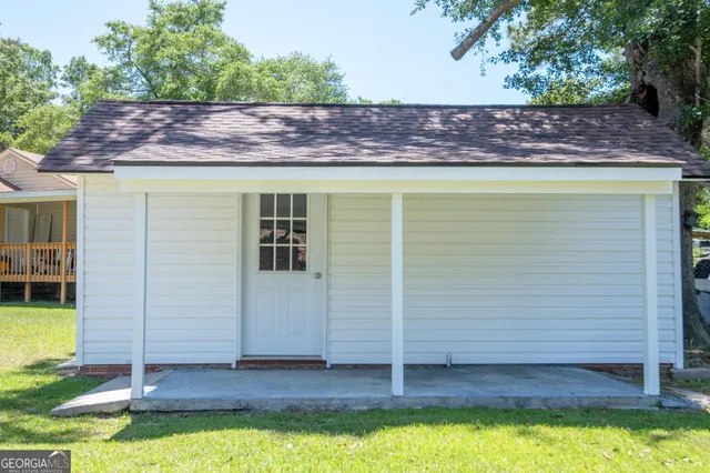 a view of a house with backyard and swimming pool