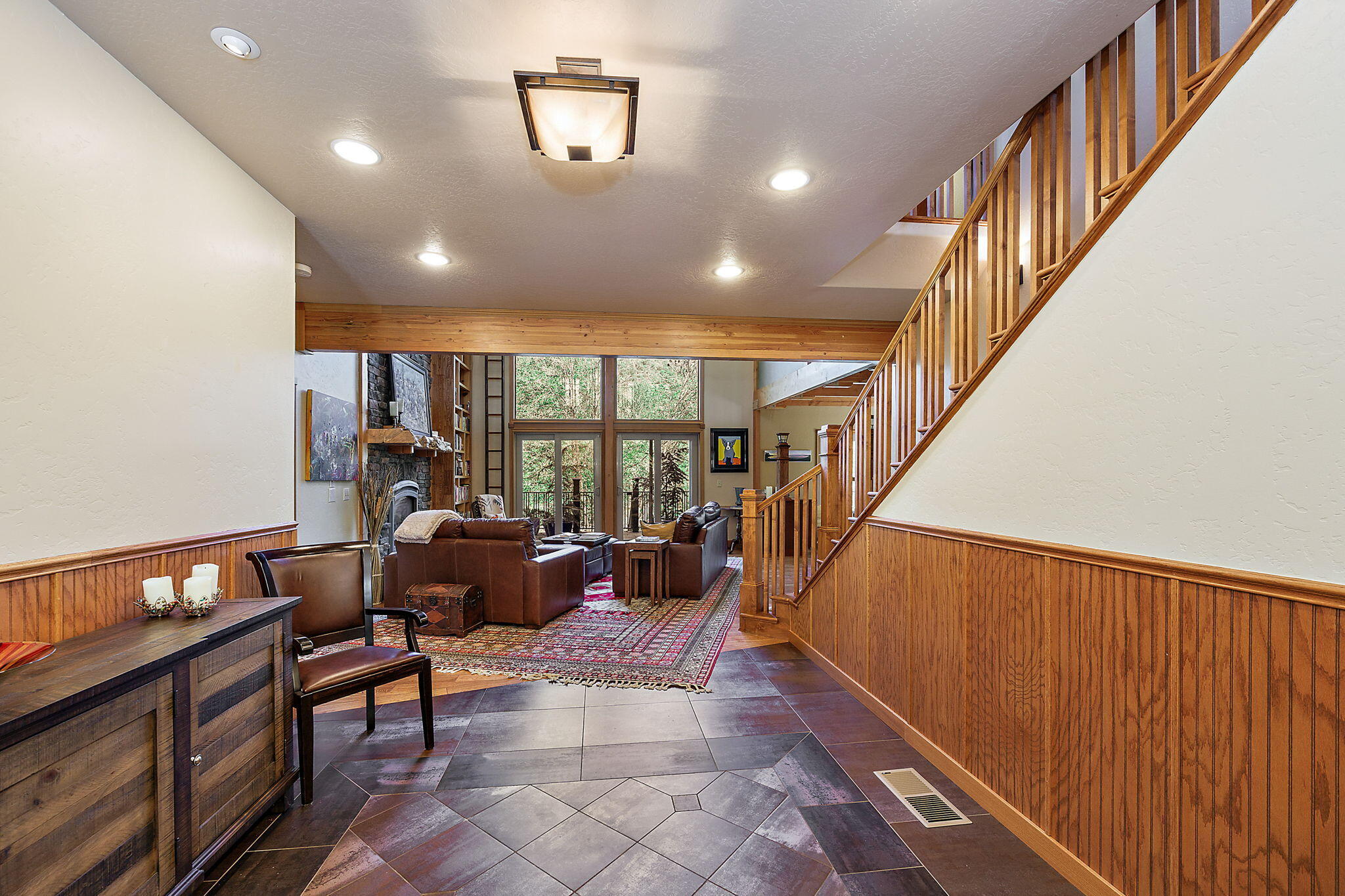 343 Rene Drive Shady Cove, OR 97539 - Photo 7 of 152 Great Room