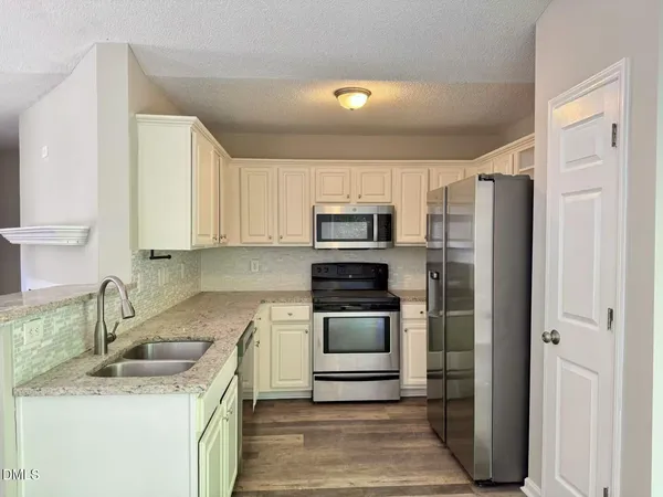 $1,980 | 928 Homestead Park Drive, Apex, NC 27502