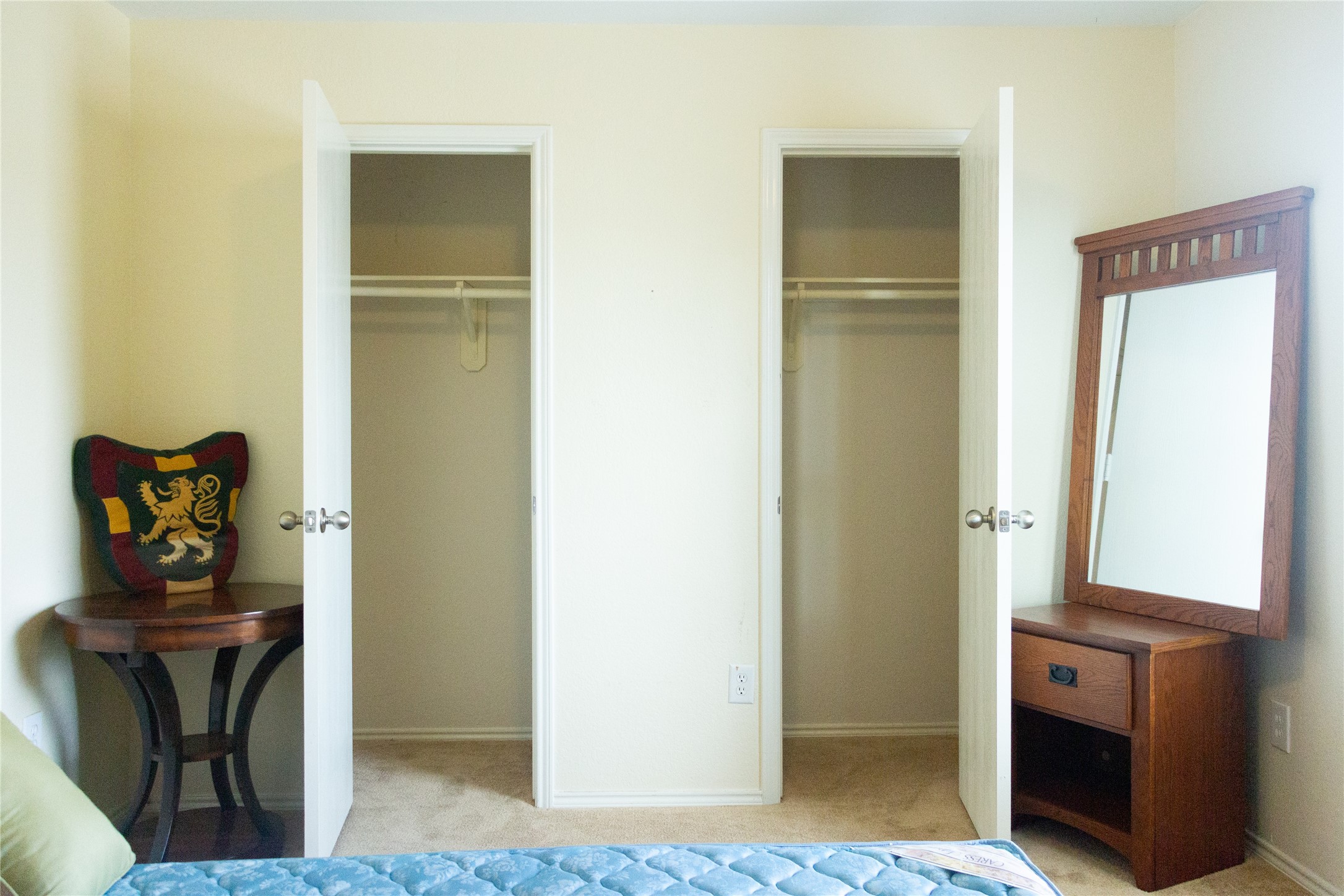 20403 Shire Ridge Lane Humble, TX 77338 - Photo 20 of 30 a view of an entryway with table and mirror