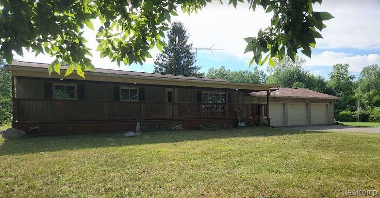 13100 Byron Road Byron, MI 48418 - Photo 1 of 41